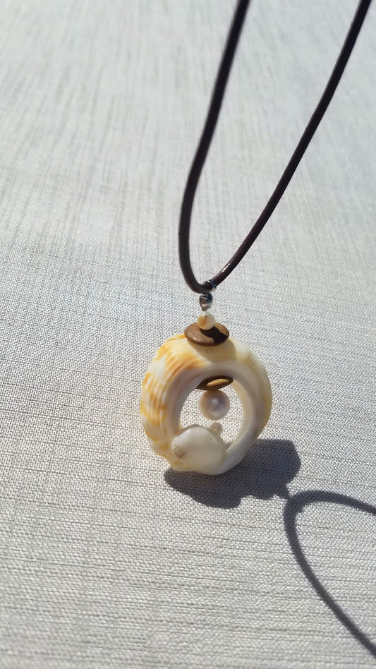 Shell necklace with decoration.